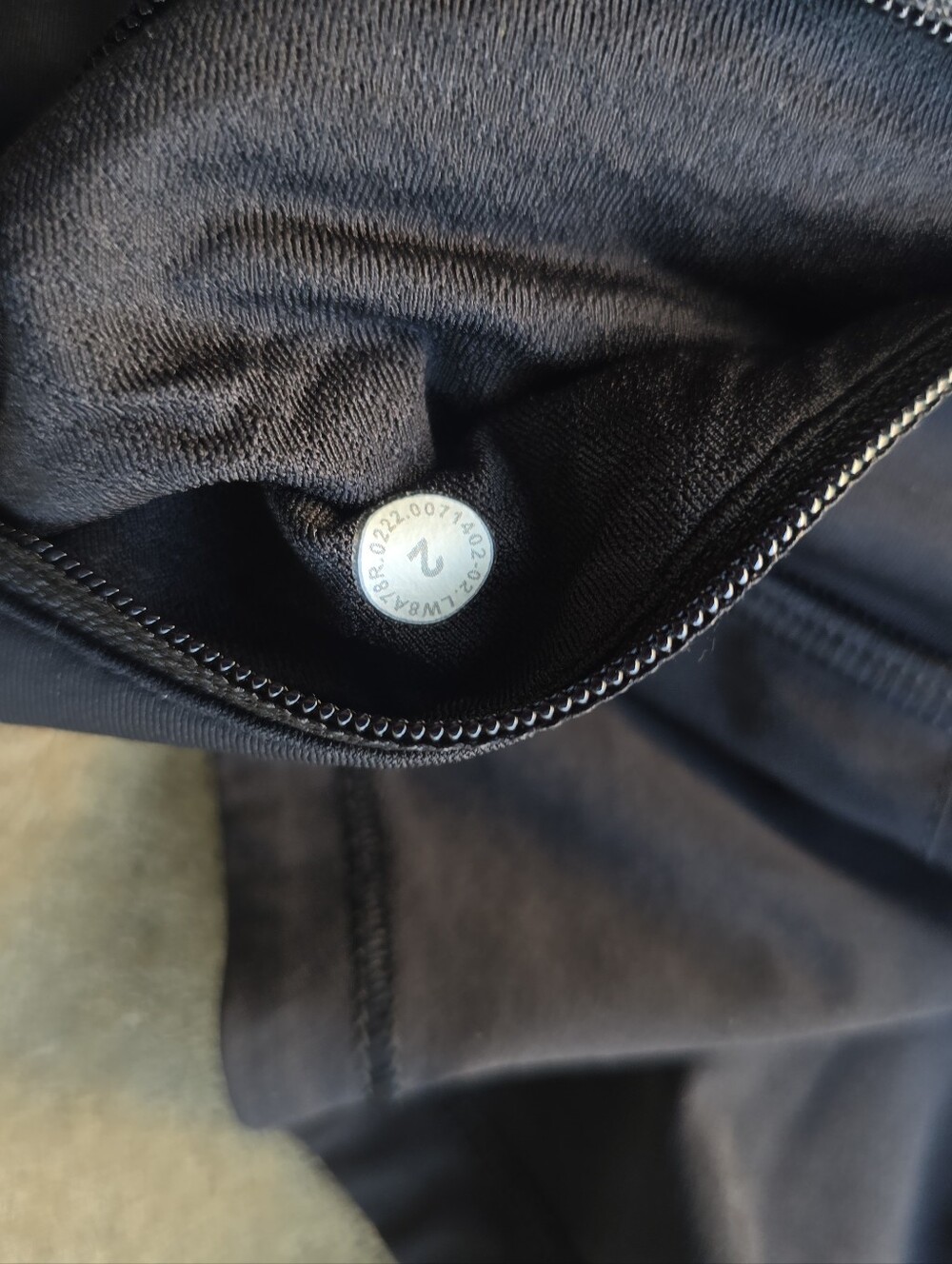 Lululemon Athletica Pace Rival Mid-Rise Skirt/Skort Sz 2 Rear Zip Pocket Black - Picture 3 of 4